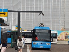 Helsinki hat sich fr Elektrobusse des Herstellers Linkker entschieden. Hier eine der beiden "Offenen Ladestnde" am Bahnhof. Offen auch fr andere Systeme