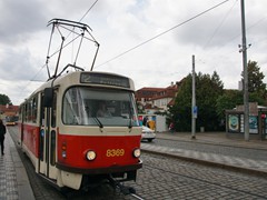 Ein solo  Tatra T3R.P an der Station  Malorstrank