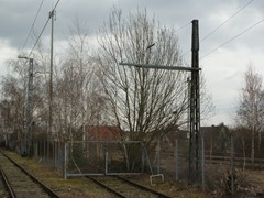 Der "Galgen" am bergabegleis zur DB sollte notfalls den Stromabnehmer abreien, da 15 kv Bahnstrom die Systeme der Taunusbahnloks berfordert htte.