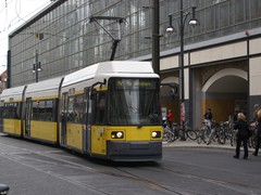 Ein GT6-99ZR am Bahnhof Friedrichstrae