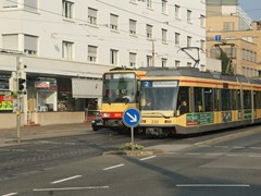 Begegnung S- Bahn und Straßenbahn auf gleichem Gleis