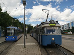 P 2005 mit R 2168 an der Endstelle Schedplatz